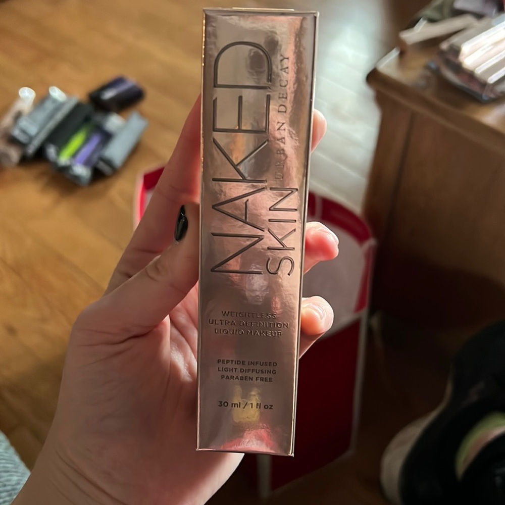 UD Weightless skin liquid foundation